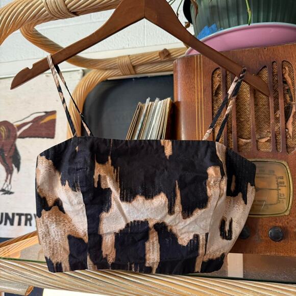 Black and tan abstract square neck crop top with adjustable straps - Picture 2 of 7